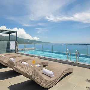4* 酒店 Mangata Beachfront - Rooftop Bar Sea View